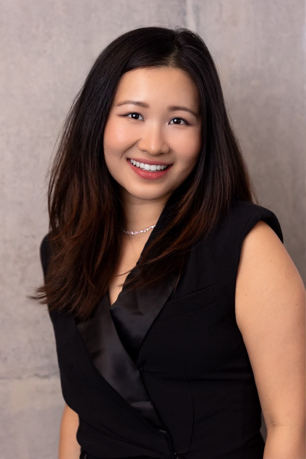 Portrait of Linda Liu, Chief of Staff and Vice President at Venturewave Capital.